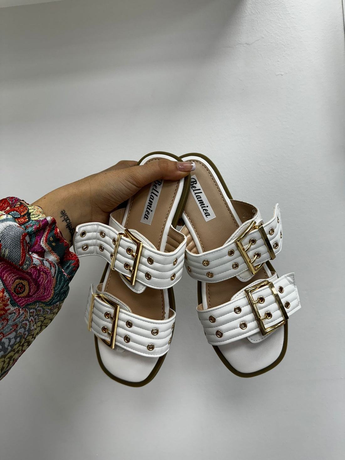 Ciabatte con fibbie bianche 2733