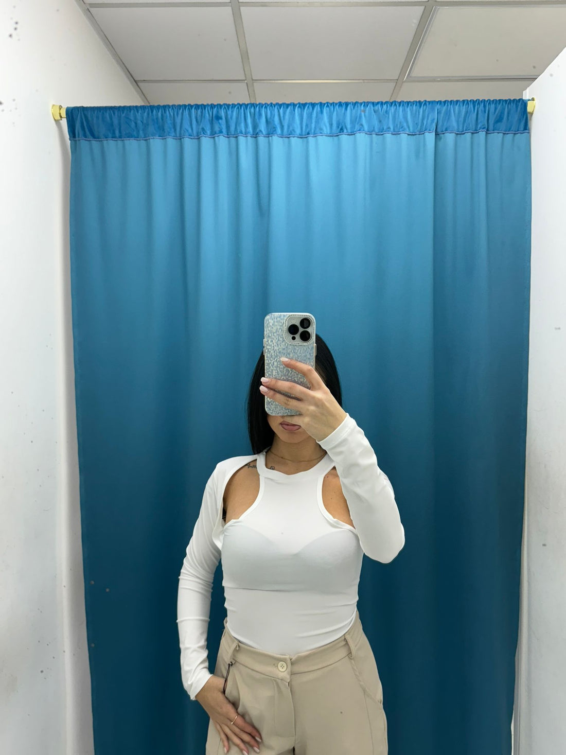 Body cut out 16187