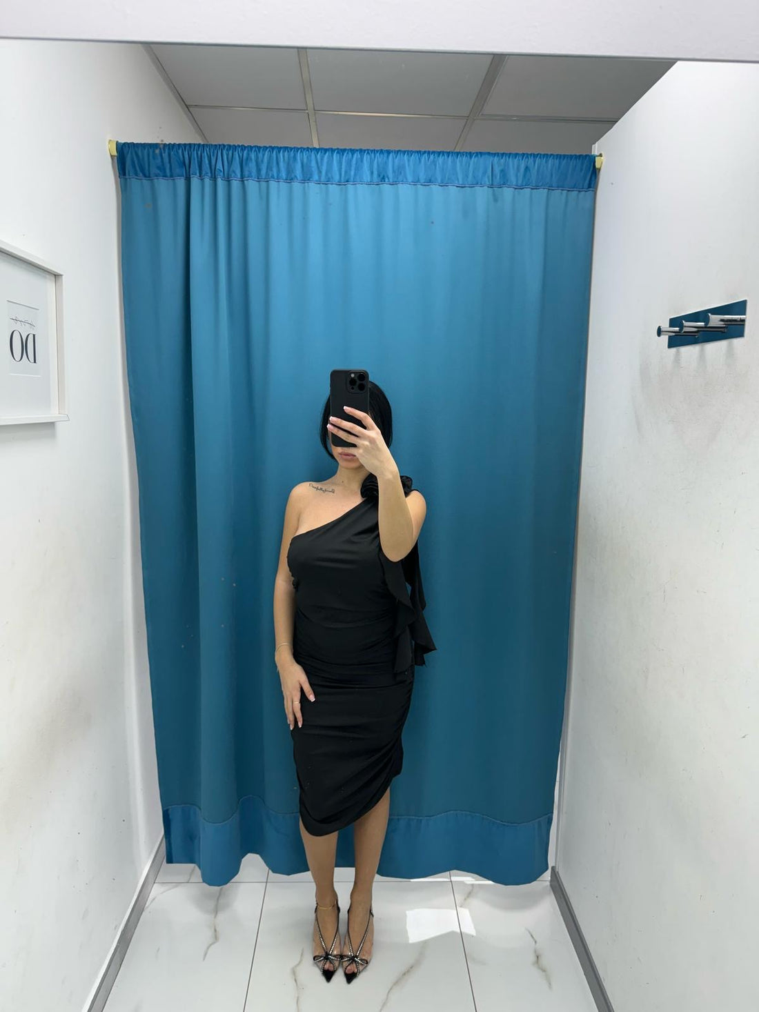 Vestito con fiore 10541