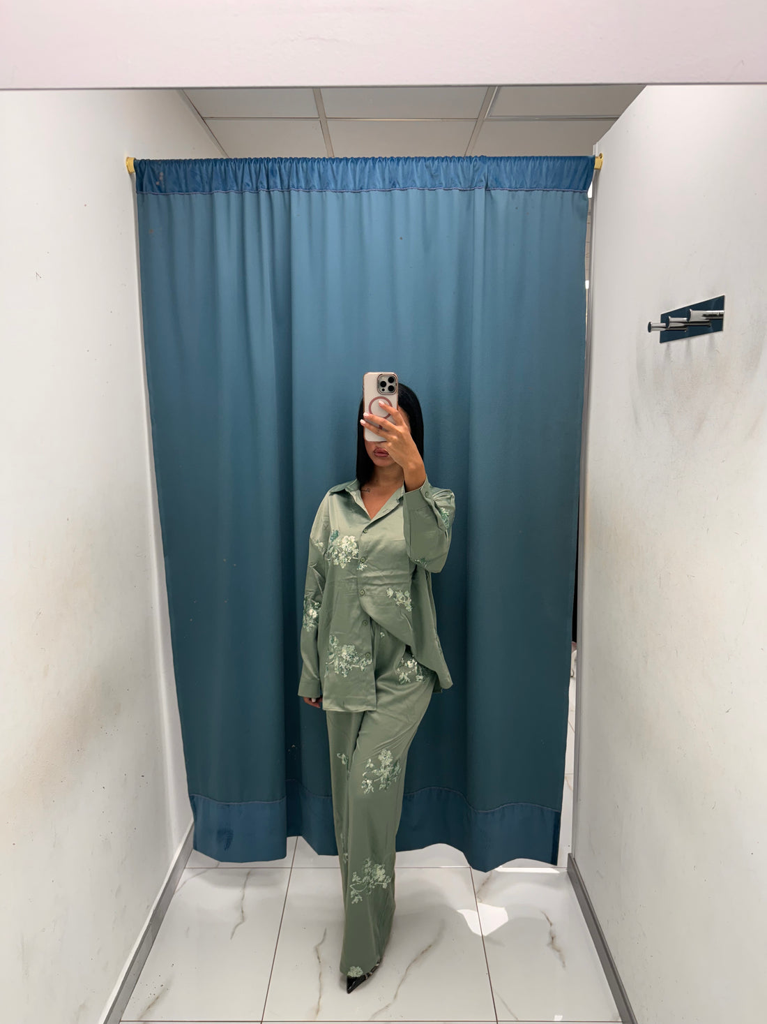 ShineLine – Moda con Dettagli Preziosi-8980