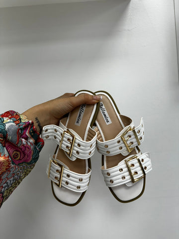 Ciabatte con fibbie bianche 2733