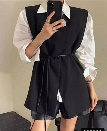 Gilet con laccio e dettaglio oro 007003