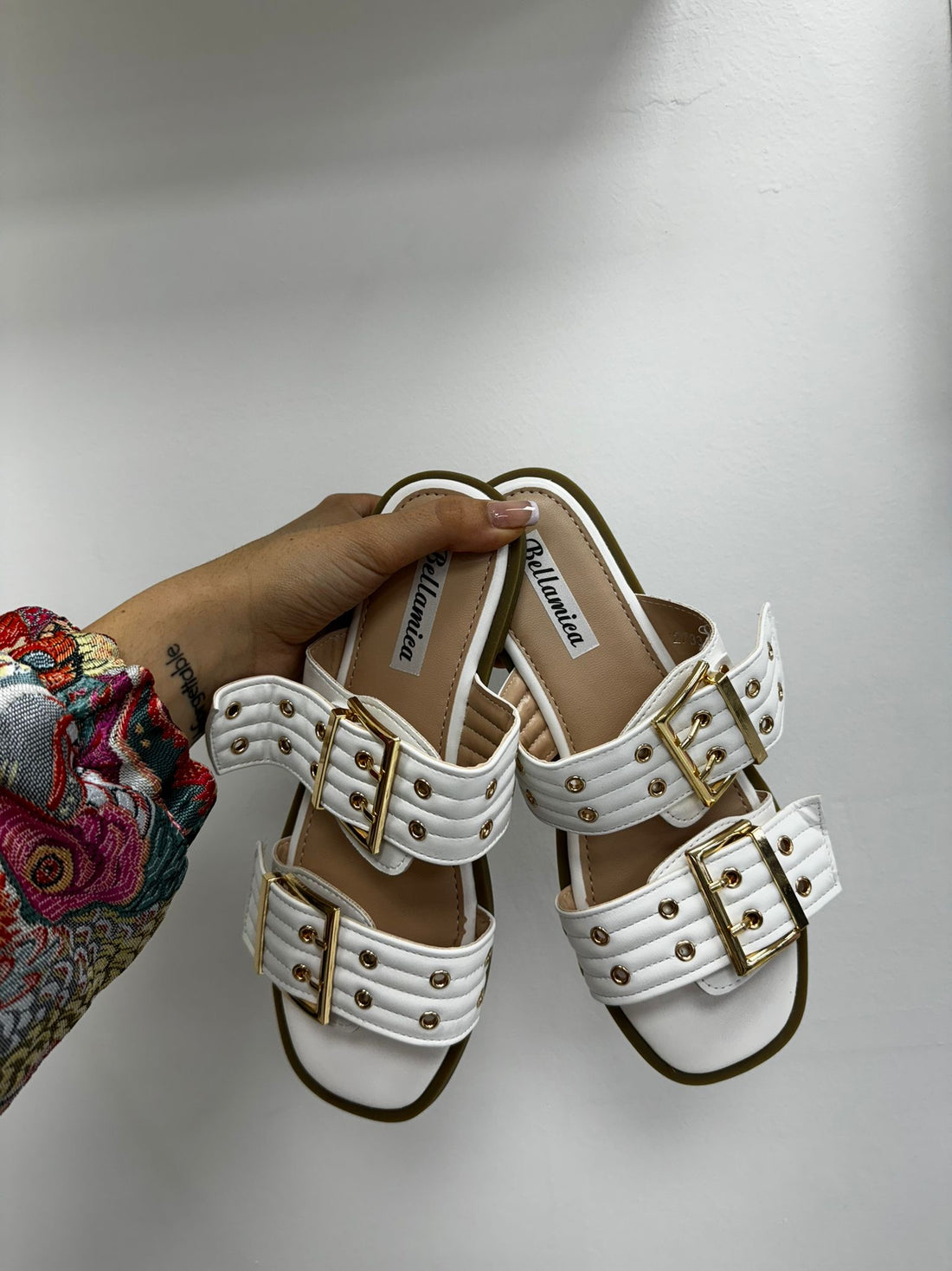 Ciabatte con fibbie bianche 2733