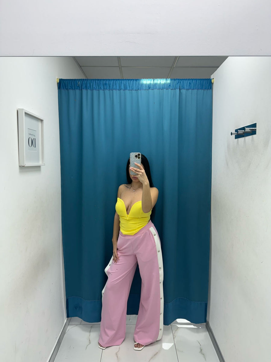 Pantalone con bottoni laterali 96536