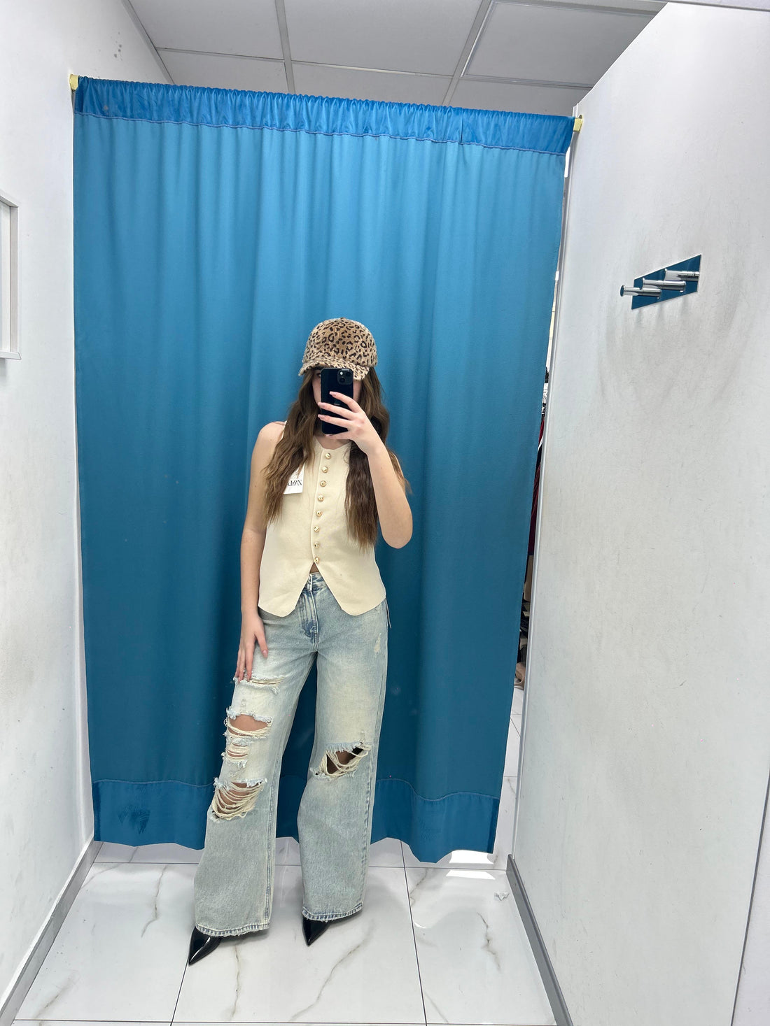 Jeans con strappi 3271