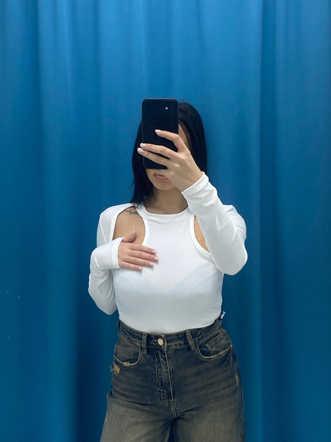 Body cut out 16187
