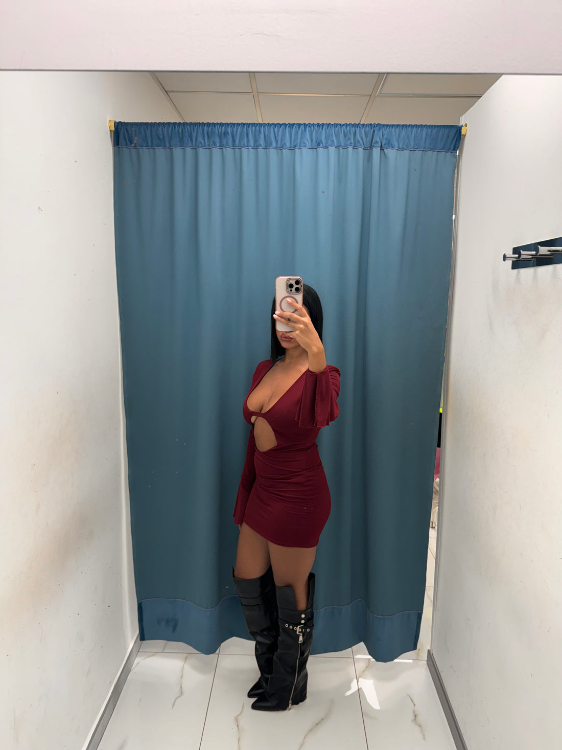 Vestitino Bella:Scollo Profondo e Maniche da Sogno 11162