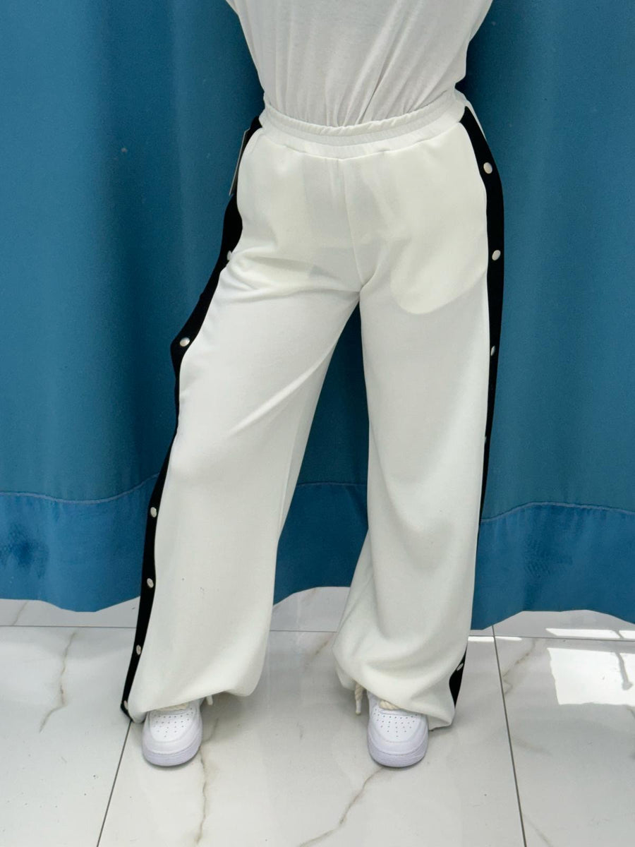 Pantalone con bottoni laterali 96536