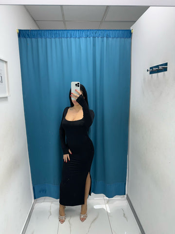 Vestito con scollo e spacco 136231