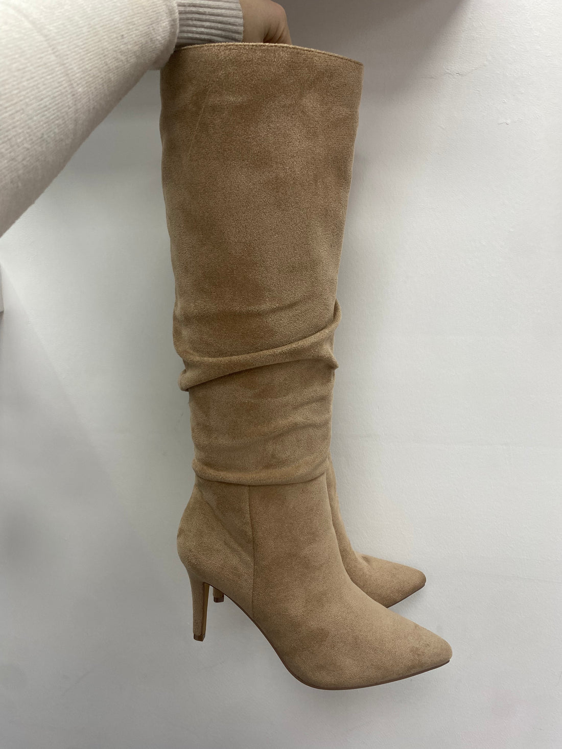Stivali in camoscio beige