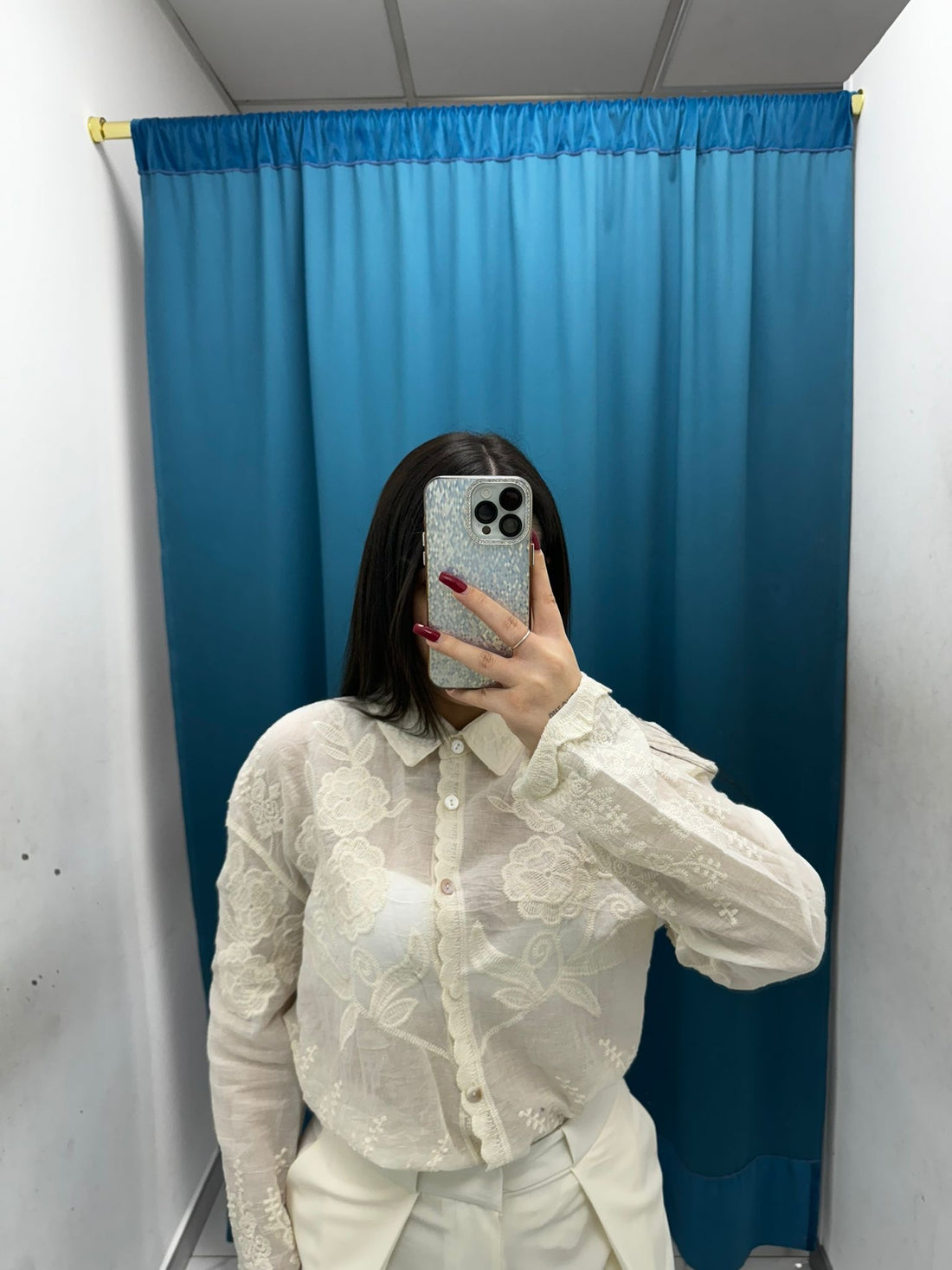 Camicia con ricami 481