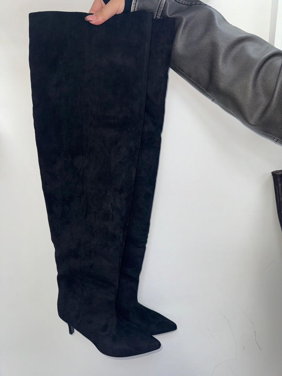 Soft Curve Suede Boots - 3307