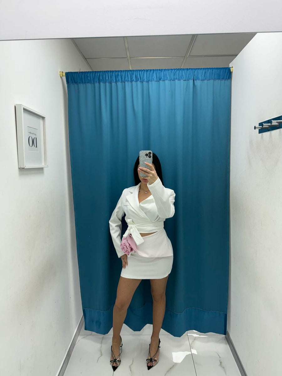 Coordinato giacca e gonna con rosa 13174