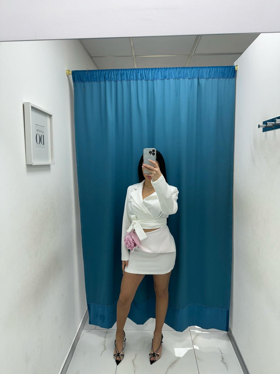 Coordinato giacca e gonna con rosa 13174