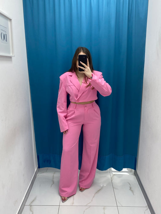 Tailleur giacca crop e pantalone fucsia 38411