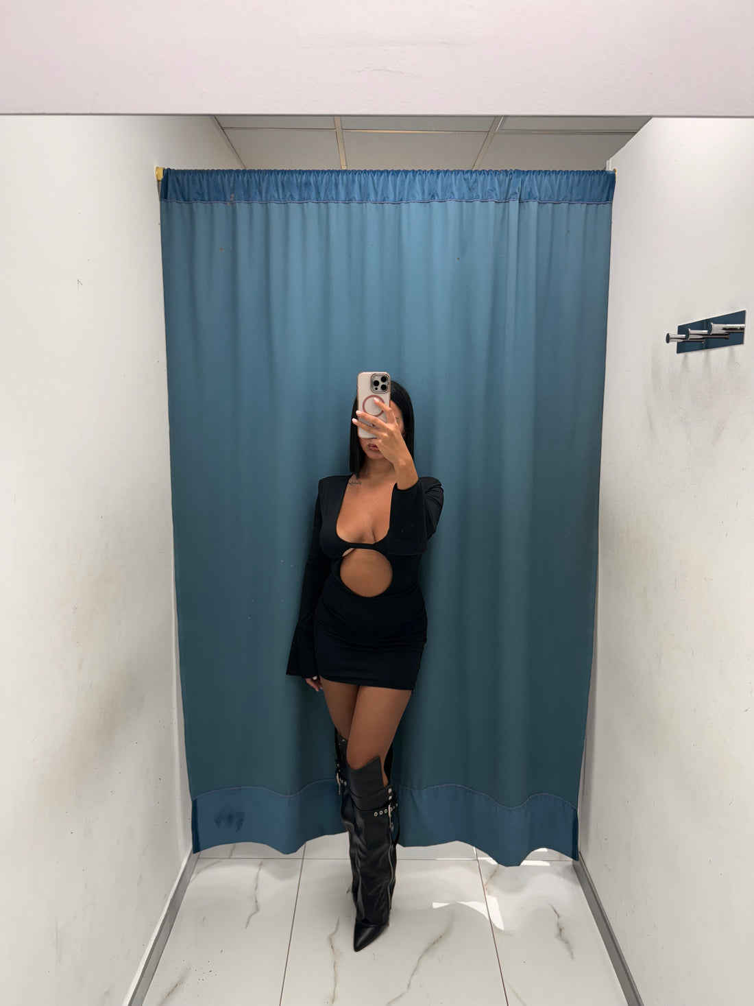 Vestitino Bella:Scollo Profondo e Maniche da Sogno 11162