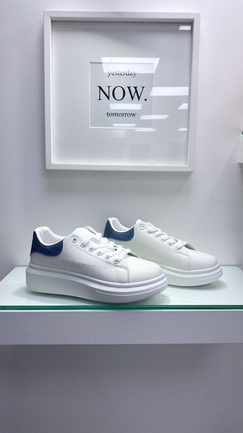 Sneakers bianche 2700