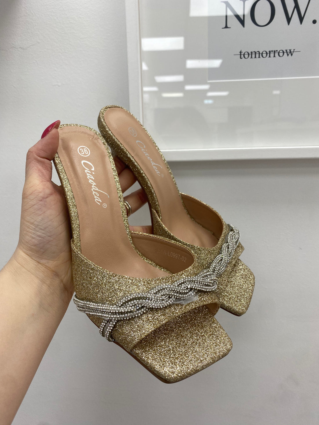 Sandali con brillantini gold