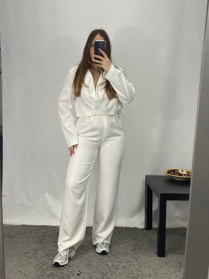 Tailleur giacca crop e pantalone bianco