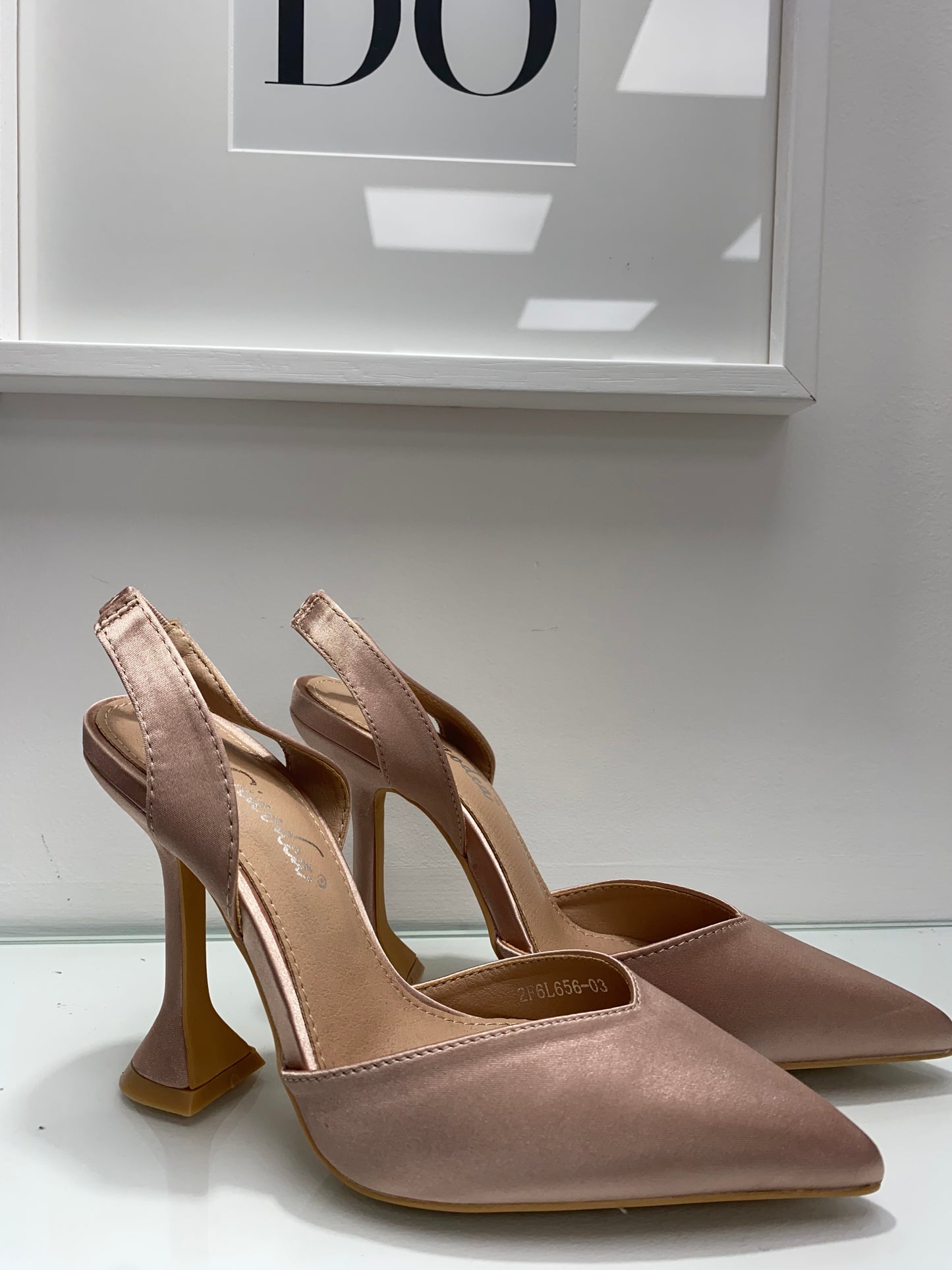 Décolleté slingback nude