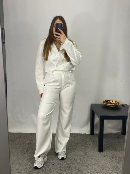 Tailleur giacca crop e pantalone bianco