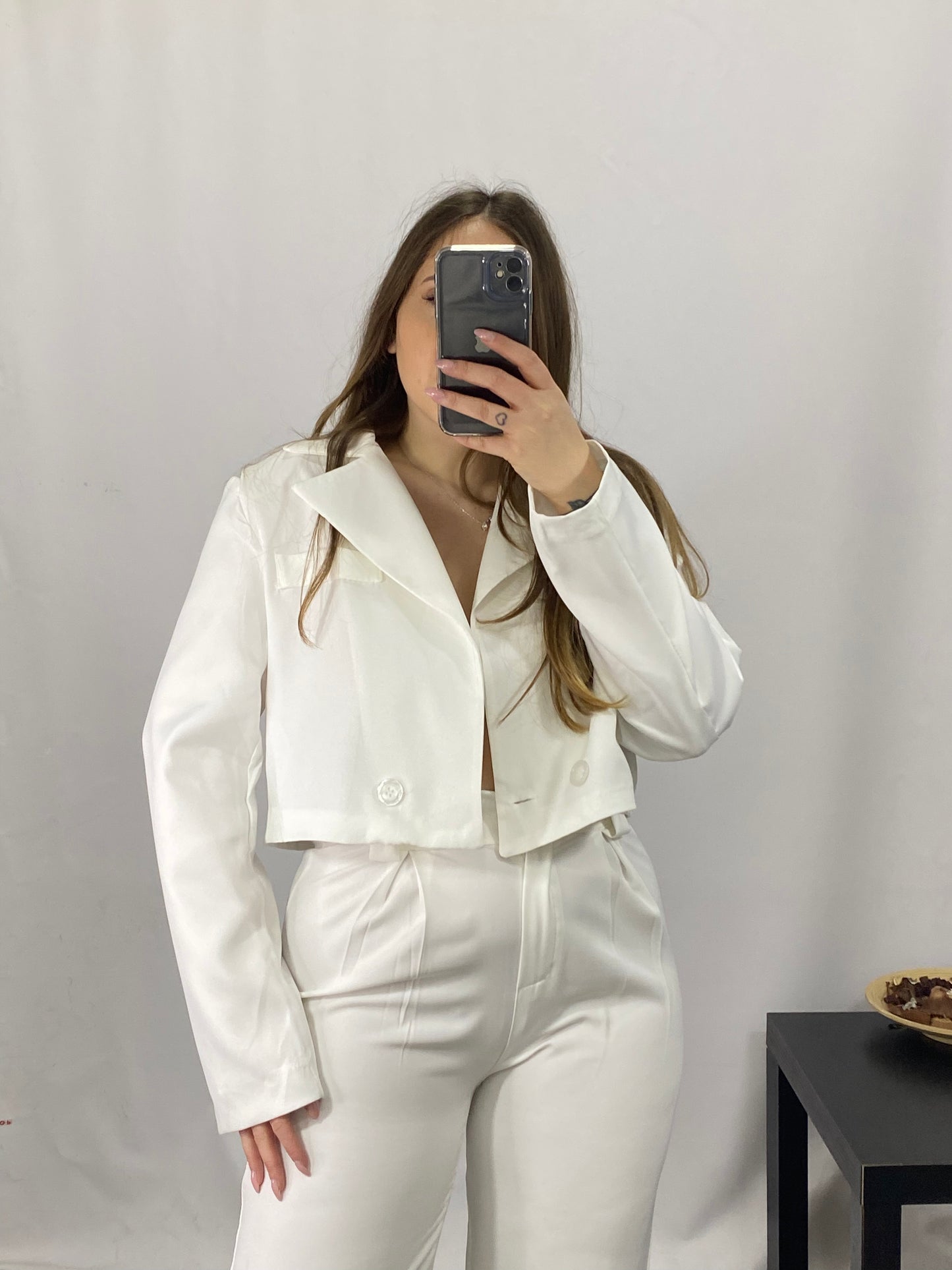 Tailleur giacca crop e pantalone bianco