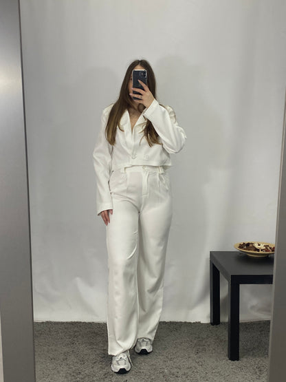 Tailleur giacca crop e pantalone bianco