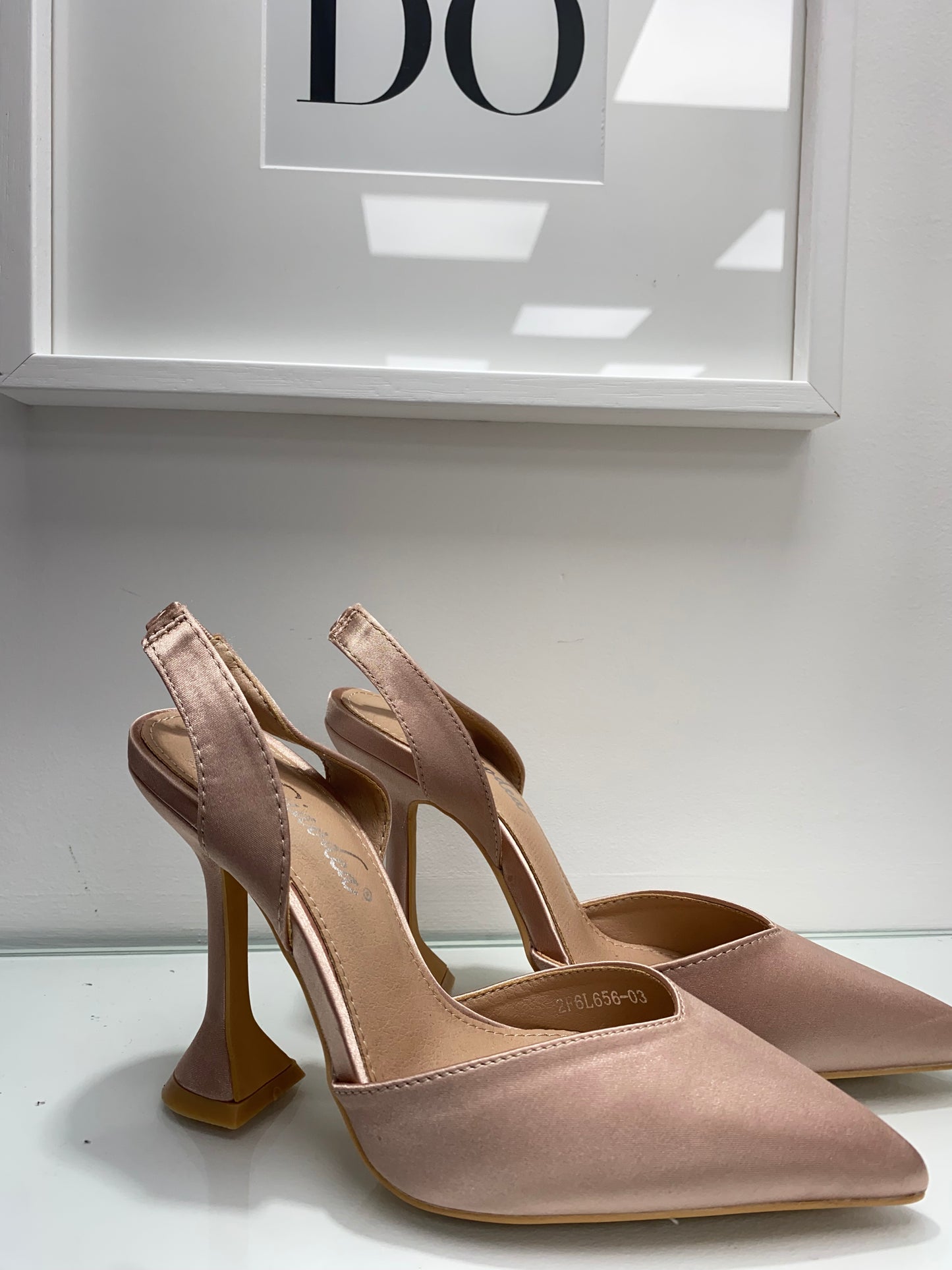 Décolleté slingback nude