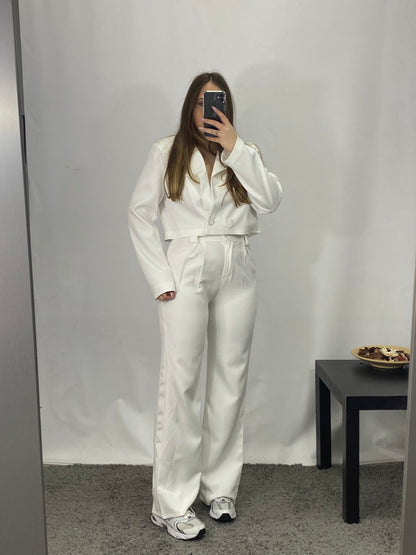 Tailleur giacca crop e pantalone bianco